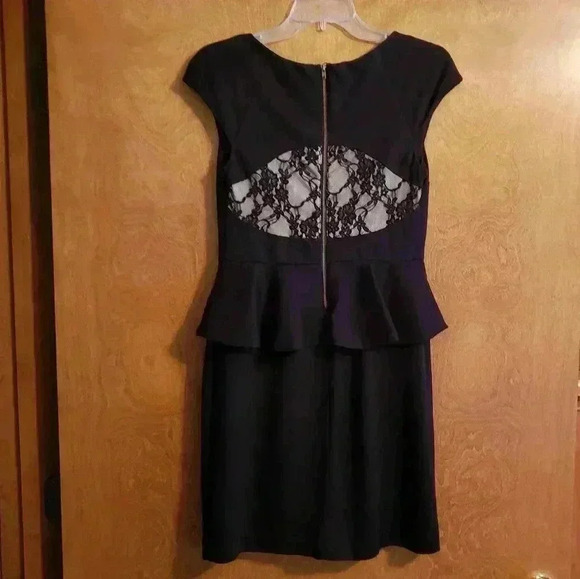 Express Dress (6) - Picture 2 of 4